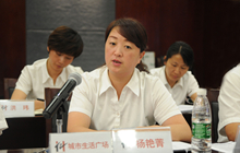 华亿城市生活广场总经理杨艳菁讨论发言