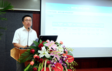 华亿置业公司副总经理吴学军作汇报